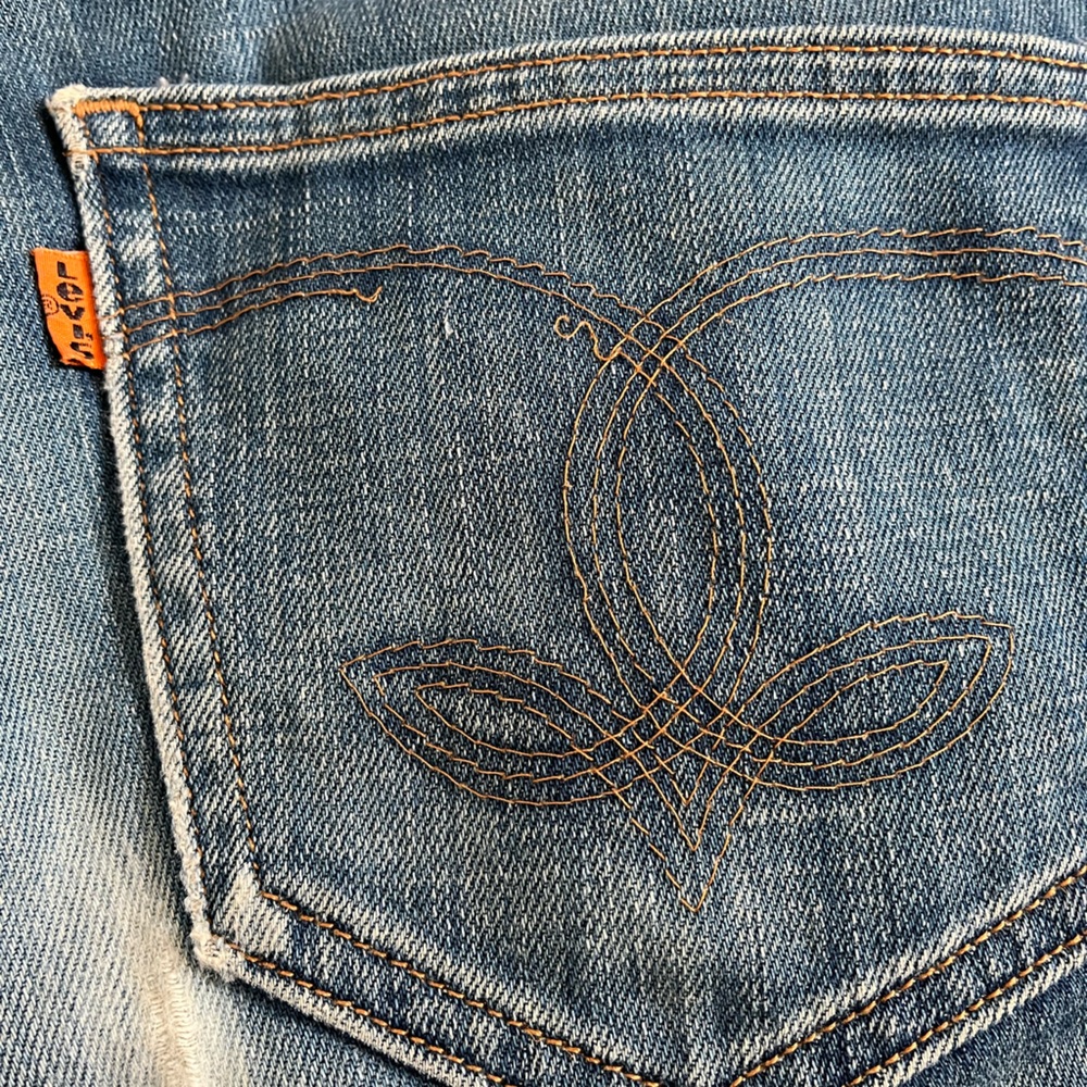 90s Levi’s Bootcut lower rise Jeans Sz 28